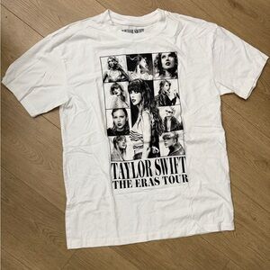 Taylor Swift The Eras Tour Graphic Tee size medium - White/Black official new